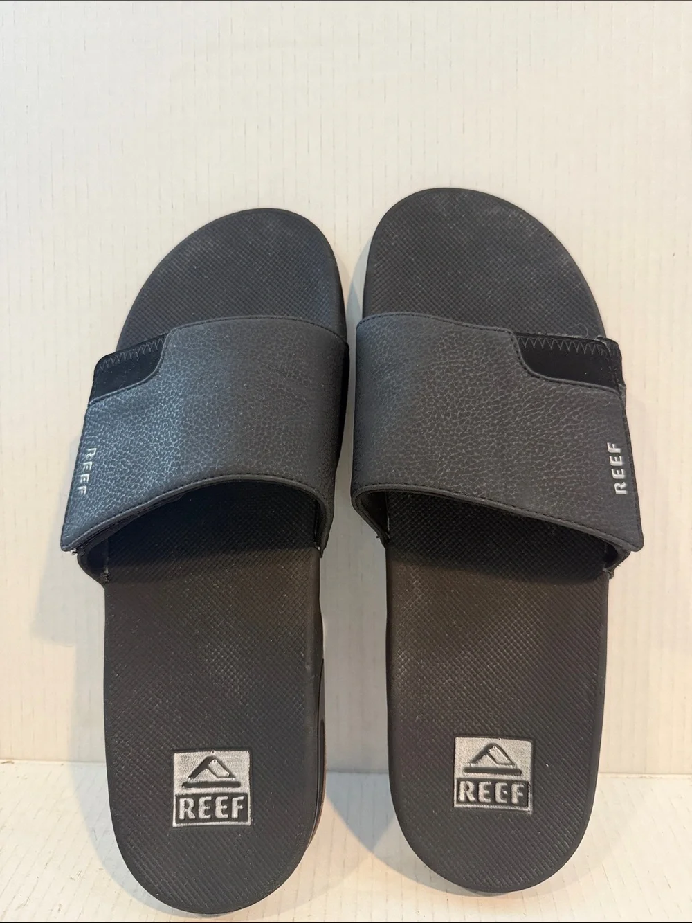 Reef Men’s Black Slide Fanning Sandals with Bottle Opener on the Sole (sz 14)